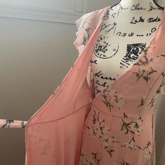 Long, flowy pink wrap dress - Picture 2 of 6